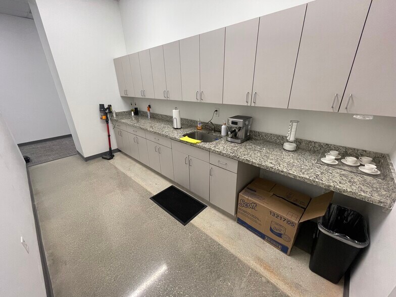 More Photos Of 3001-3045 N Commerce Pky, Miramar Office For Lease