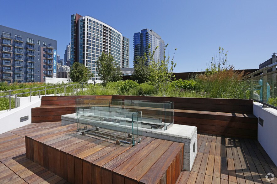 More Photos Of 801 S Financial Pl, Chicago Apartments For Lease