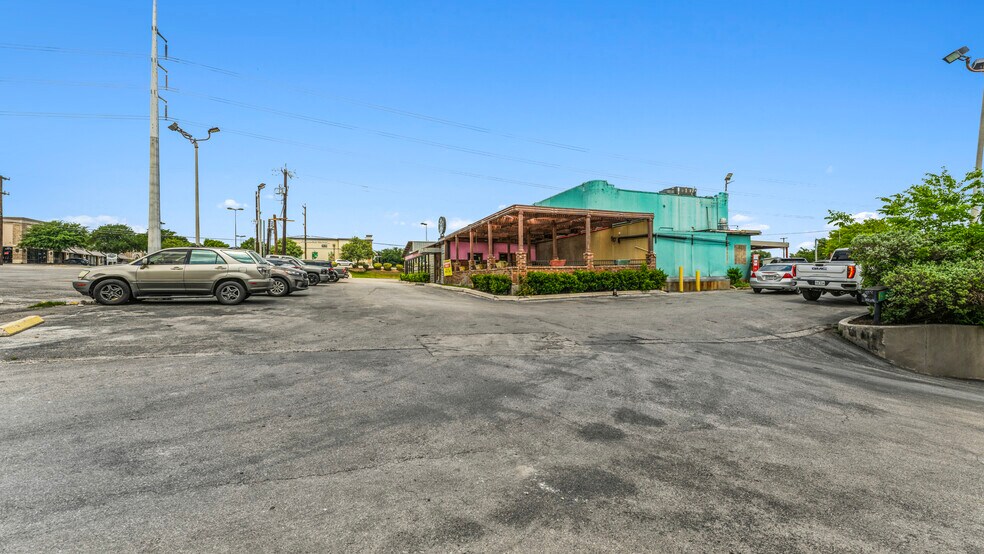 More Photos Of 7870 Callaghan Rd, San Antonio Restaurant For Sale
