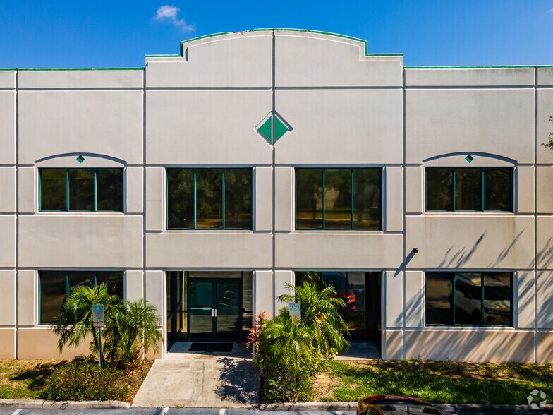 More Photos Of 3001 Gateway Centre Pky, Pinellas Park Warehouse For Lease