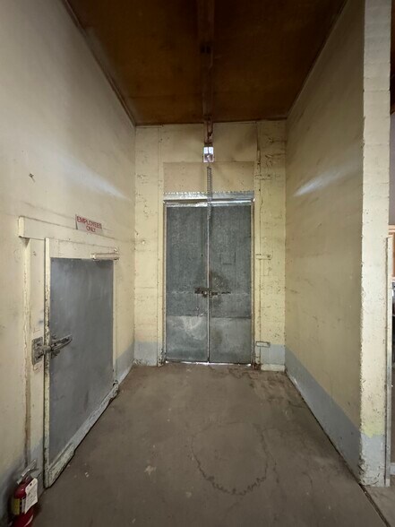 More Photos Of 25 N Extension Rd, Mesa Warehouse For Lease