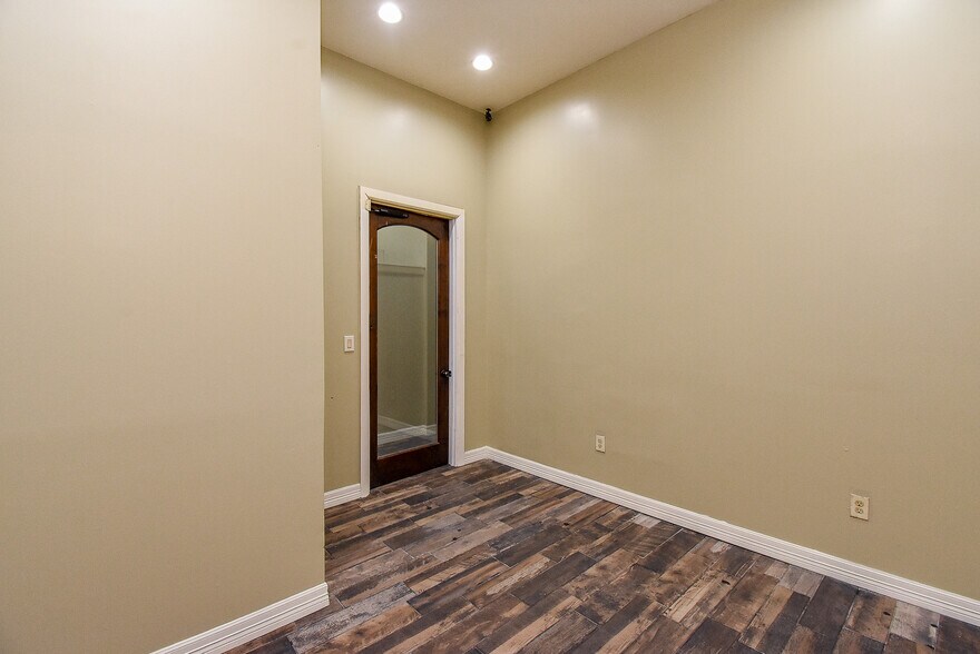 More Photos Of 9527 Ponderosa Ln, Houston Medical For Lease