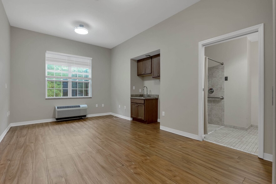 More Photos Of 654 N Econlockhatchee Trl, Orlando Assisted Living For Sale