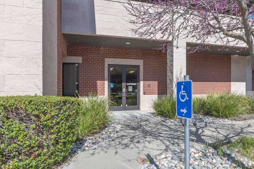 More Photos Of 2512 River Plaza Dr, Sacramento Office For Sale