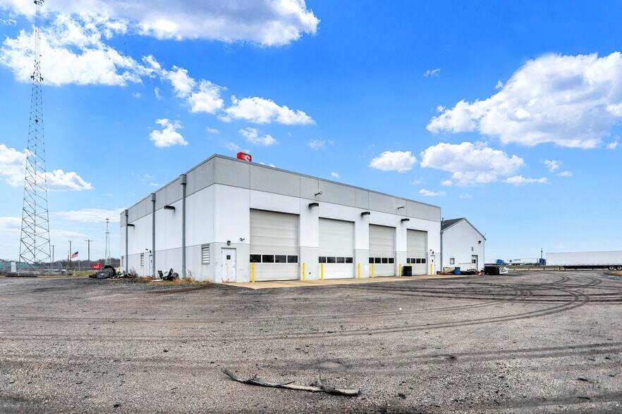 More Photos Of 1116 W County Road 450 N, Brazil Truck Terminal For Lease