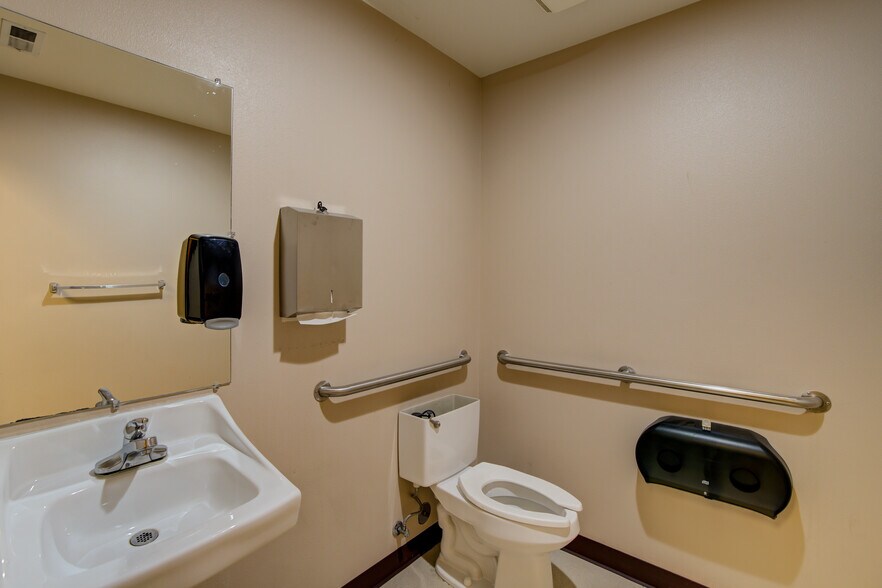 More Photos Of 5739 Observation Ct, Colorado Springs Warehouse For Lease