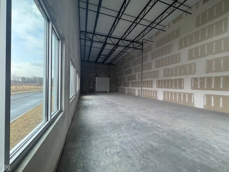 More Photos Of 14226 Bergen Blvd, Noblesville Flex For Sale