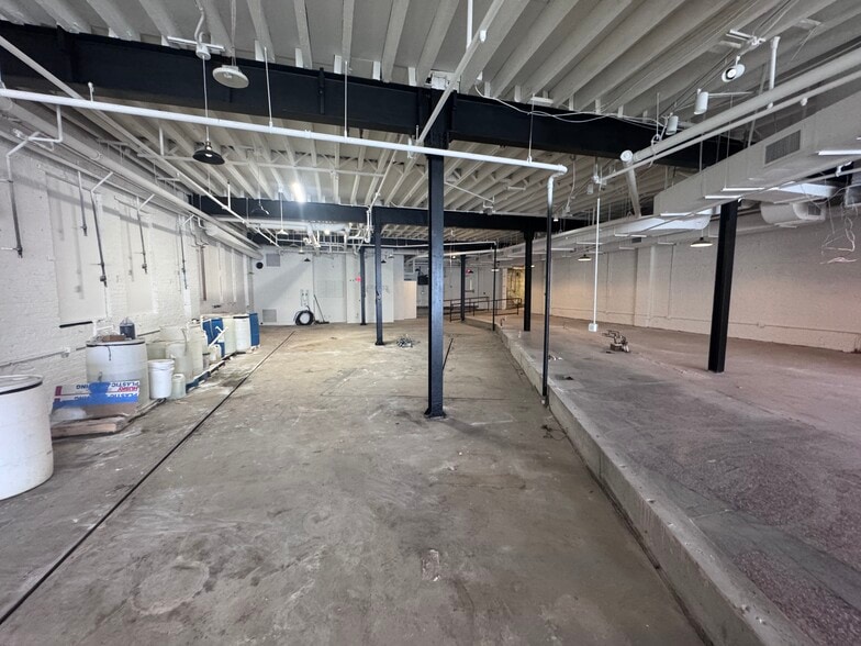 More Photos Of 5604 York Rd, Baltimore Storefront For Lease