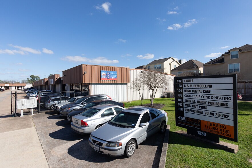 More Photos Of 1330 Sherwood Forest St, Houston Warehouse For Lease
