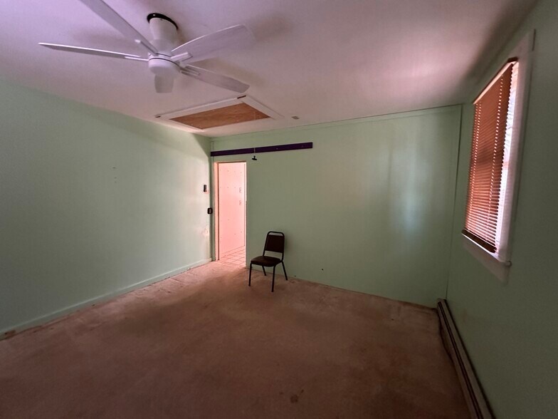 More Photos Of 54 Old Main St, South Yarmouth Flex For Sale