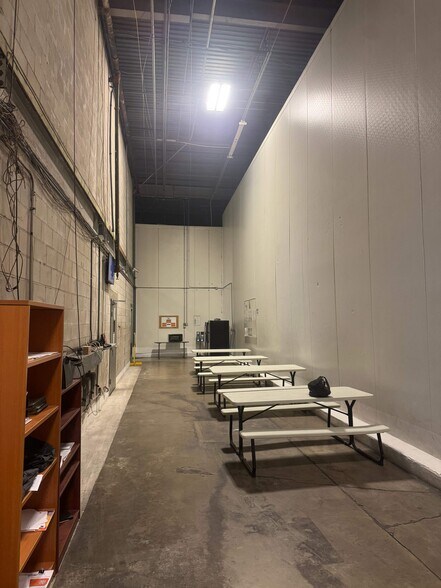 More Photos Of 600 Ellis Rd N, Jacksonville Warehouse For Lease