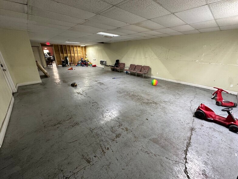 More Photos Of 2211 Windsor St, Chattanooga Service For Sale