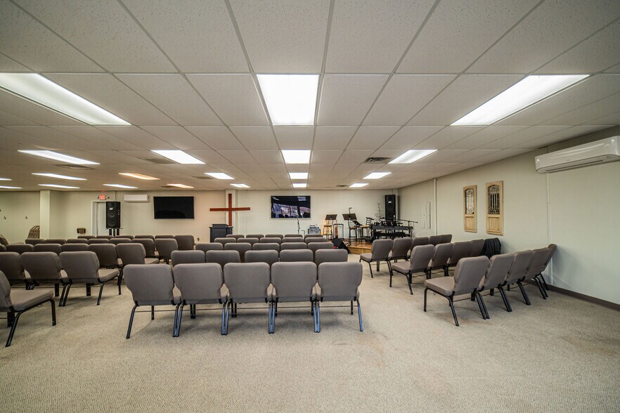 More Photos Of 3530 Park Plaza Rd, Paducah Flex For Lease