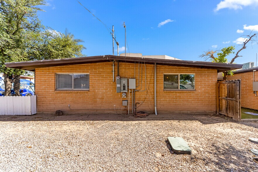 More Photos Of 2200 La Osa st, Tucson Light Distribution For Lease