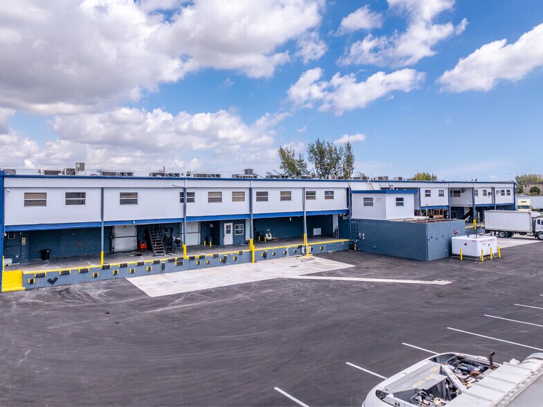 More Photos Of 500 NE 185th St, Miami Refrigeration Cold Storage For Lease
