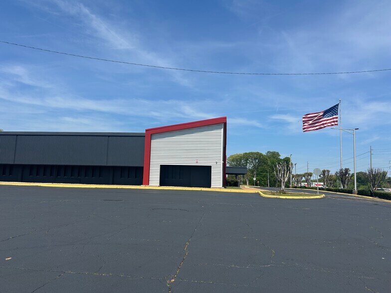 More Photos Of 4000 Memorial Pky SW, Huntsville Manufacturing For Lease