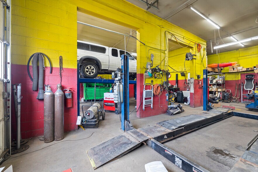 More Photos Of 4 S Main St, Longmont Auto Repair For Sale