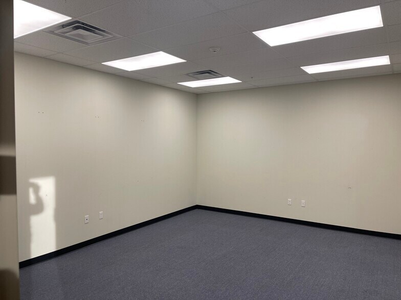 More Photos Of 1070 S Bishop Ave, Rolla Storefront For Lease