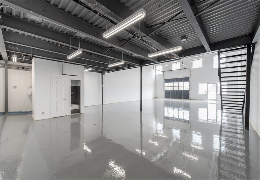 More Photos Of 6 Carlaw Ave, Toronto Showroom For Lease