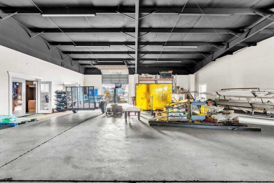 More Photos Of 107 Hurricane Creek Dr, Piedmont Warehouse For Lease