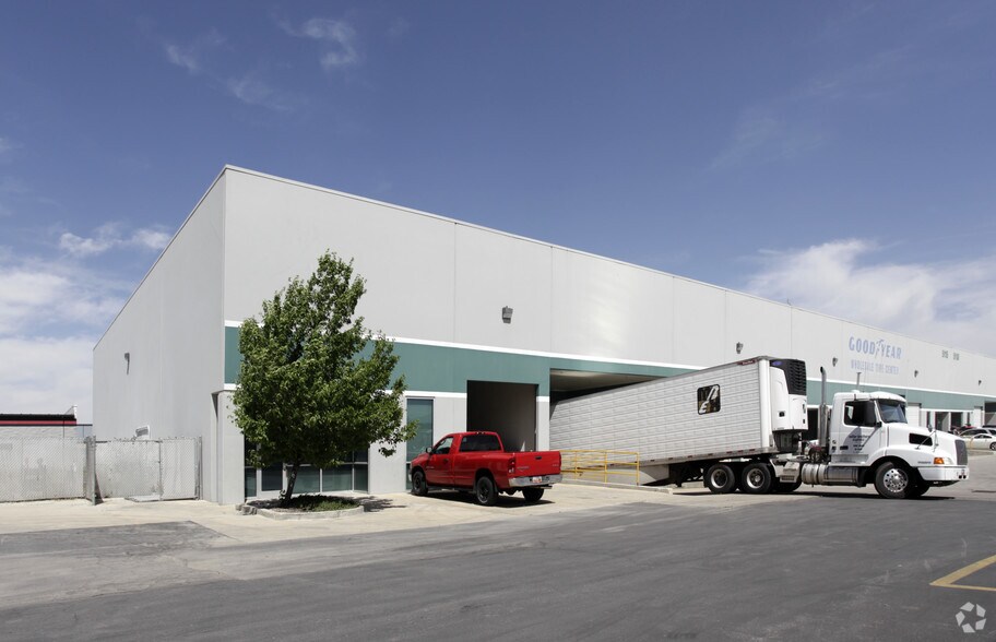 More Photos Of 5111 W 2100 S, West Valley Warehouse For Lease