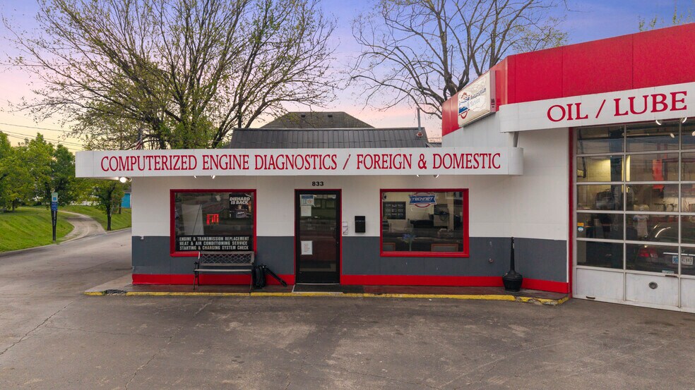 More Photos Of 833 W 7th St, New Albany Auto Repair For Sale