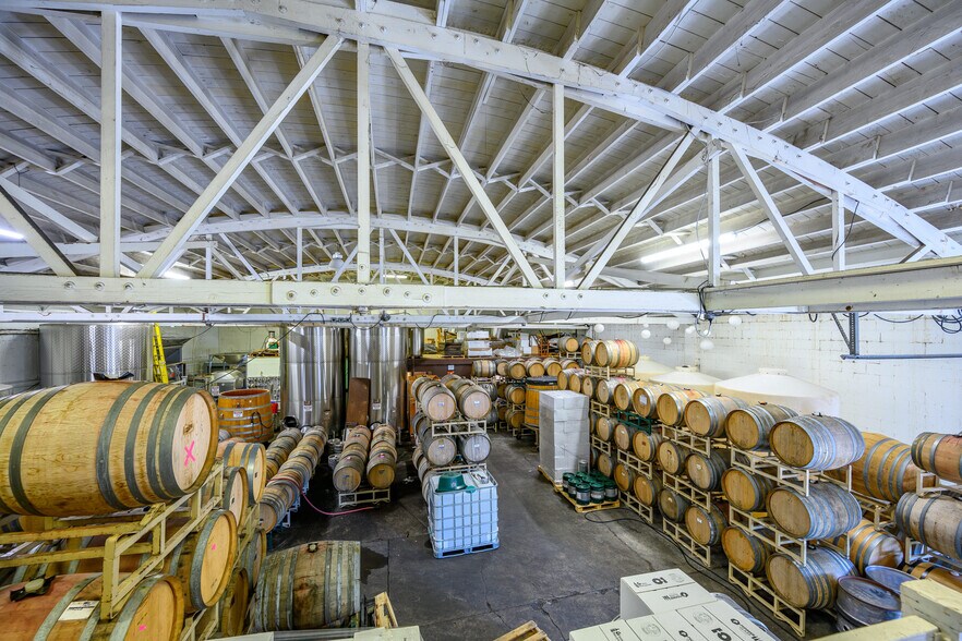 More Photos Of 475 NE 17th St, McMinnville Storefront For Sale