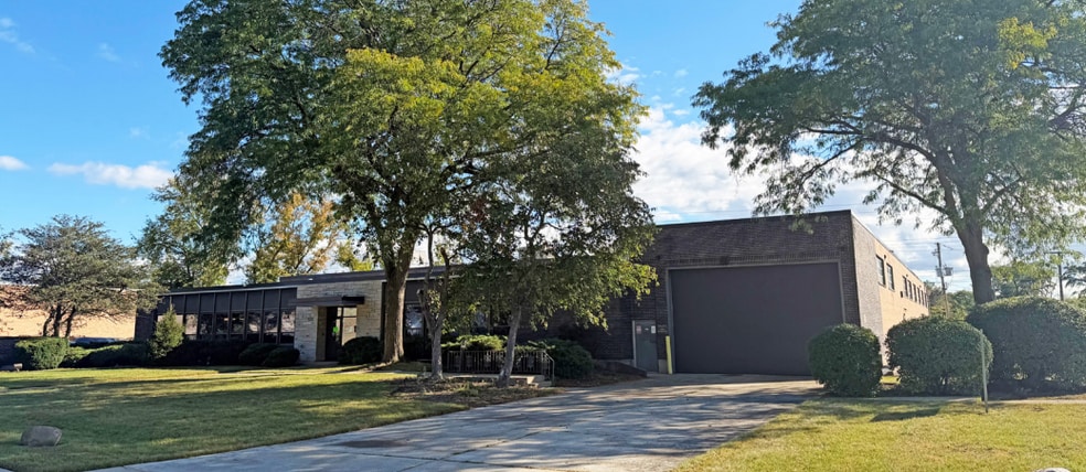 Primary Photo Of 441 N 3rd Ave, Des Plaines Manufacturing For Sale