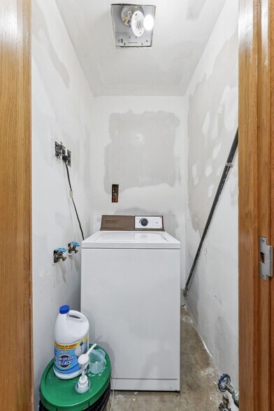 More Photos Of 506 College St W, Fayetteville Office Residential For Sale