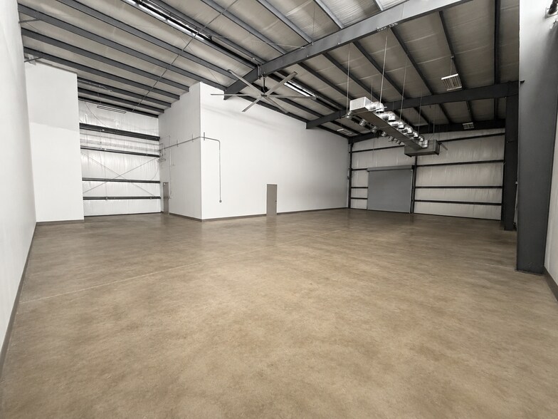More Photos Of 20212 Hempstead Rd, Houston Warehouse For Lease