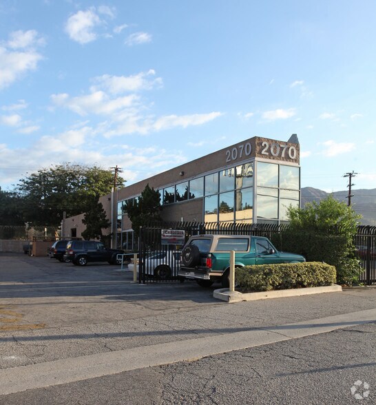 Primary Photo Of 2070 Floyd St, Burbank Light Manufacturing For Lease