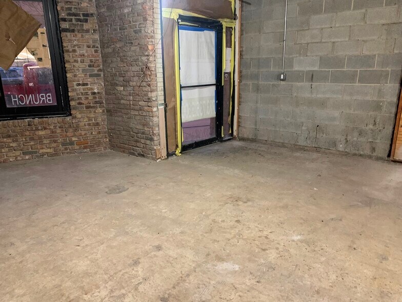 More Photos Of 2829-2833 N Broadway St, Chicago Storefront Retail Office For Lease