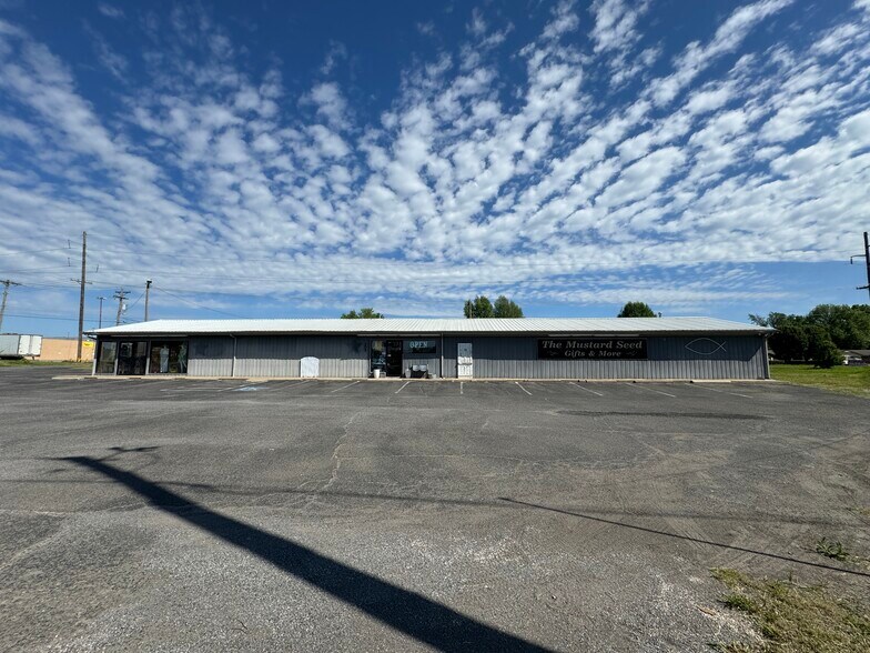 More Photos Of 205 Mimosa Ln, Tahlequah General Retail For Sale