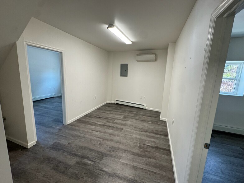 More Photos Of 244 Maple Pl, Mineola Warehouse For Lease