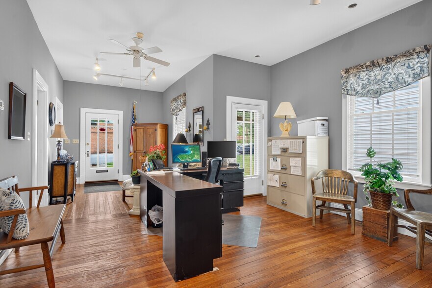 More Photos Of 122 N Locust St, Versailles Office For Sale