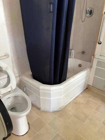 More Photos Of 2025 N Broadway, Santa Ana Office Residential For Lease