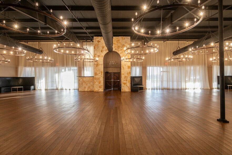 More Photos Of 1833 Richmond Pky, Richmond General Retail For Lease