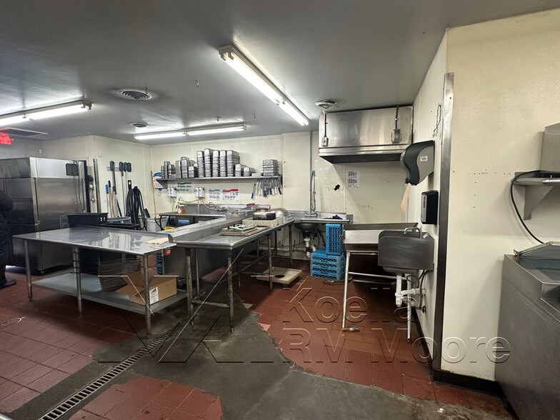 More Photos Of 10321 Chapman Hwy, Seymour Restaurant For Sale