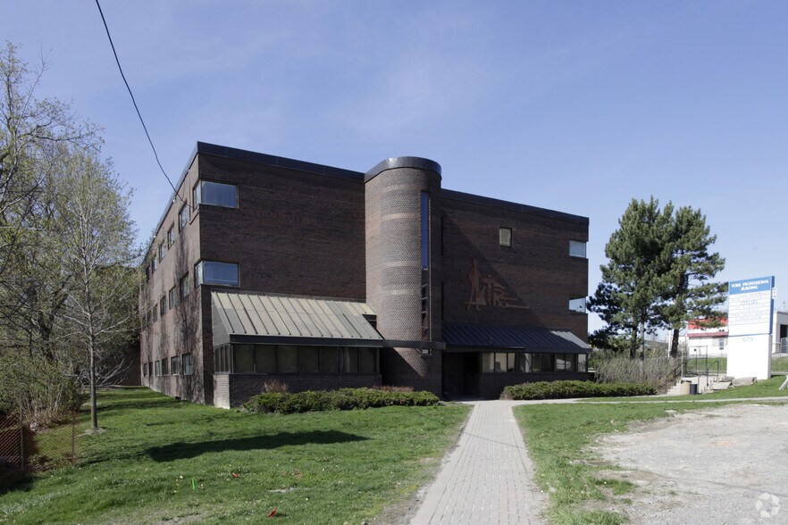 More Photos Of 679 Davis Dr, Newmarket Medical For Lease