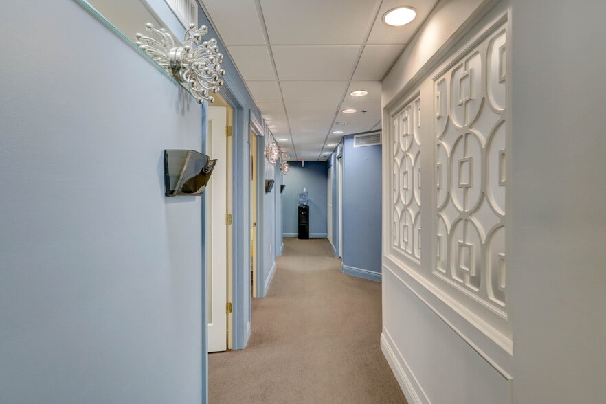 More Photos Of 2301 Wilton Dr, Wilton Manors Apartments For Sale