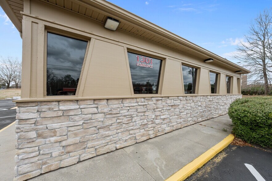 More Photos Of 1301 Gum Branch Rd, Jacksonville Restaurant For Sale