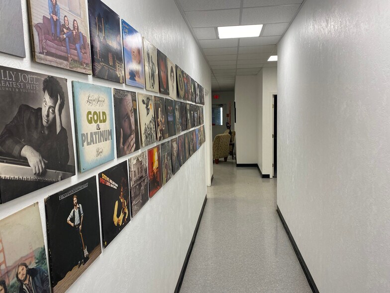 More Photos Of 1904 Hialeah Dr, Seabrook Light Manufacturing For Lease