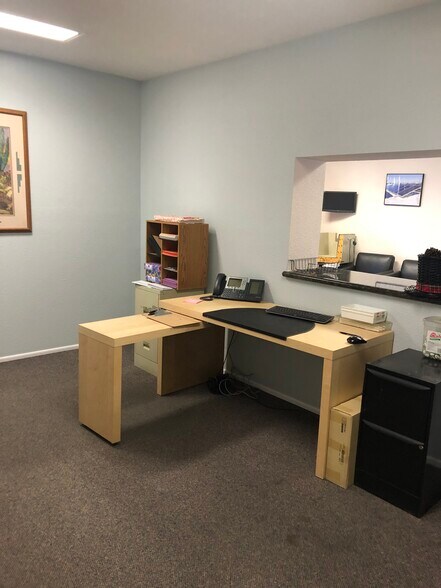 More Photos Of 439 S 3rd Ave, Avondale Manufacturing For Sale
