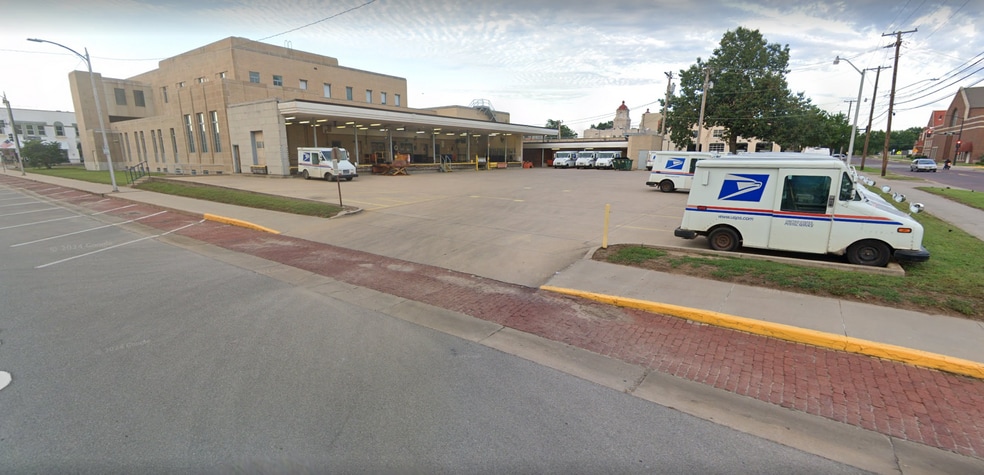 More Photos Of 402 E Grand Ave, Ponca City Post Office For Lease