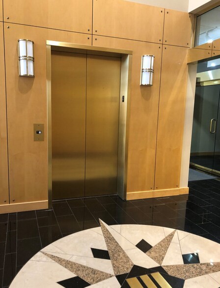 More Photos Of 27085-27087 Gratiot Ave, Roseville Office For Lease