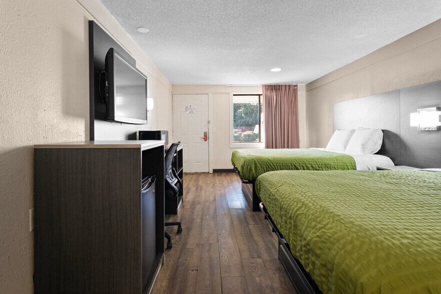 More Photos Of 1721 Broadcast St, Gastonia Hotel For Sale