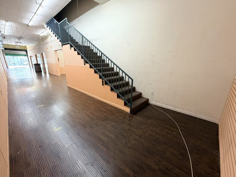 More Photos Of 951 Crocker St, Los Angeles Storefront Retail Office For Lease