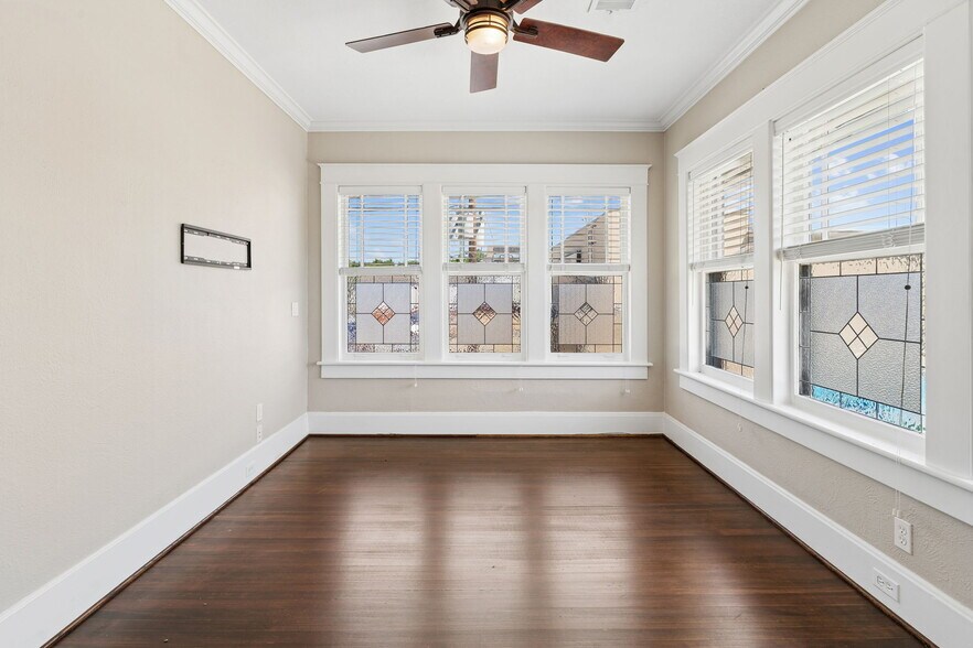 More Photos Of 4112 Swiss Ave, Dallas Office For Sale