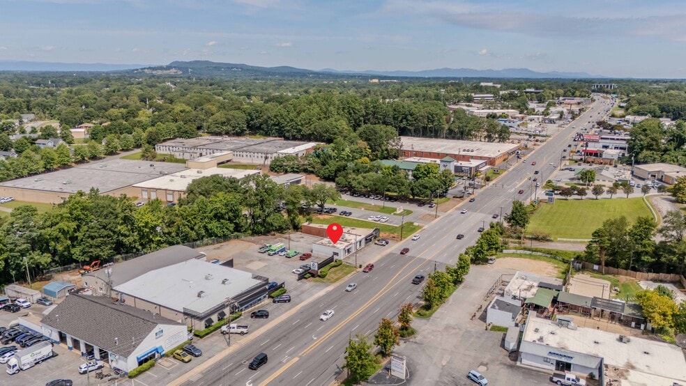More Photos Of 215 N Pleasantburg Dr, Greenville Office For Sale