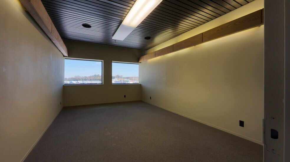 More Photos Of 2450 Marion Rd SE, Rochester Telecom Hotel Data Hosting For Lease